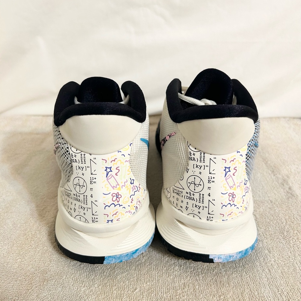 Nike Kyrie 7 Pale Ivory White/Blue/Pink size 11.5 MEN’S BASKETBALL SHOES - Picture 6 of 9